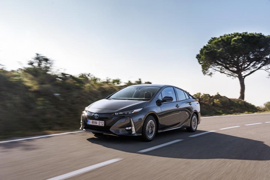  Toyota Prius Plug-in Hybrid 2016 года  (фото 148 из 187)